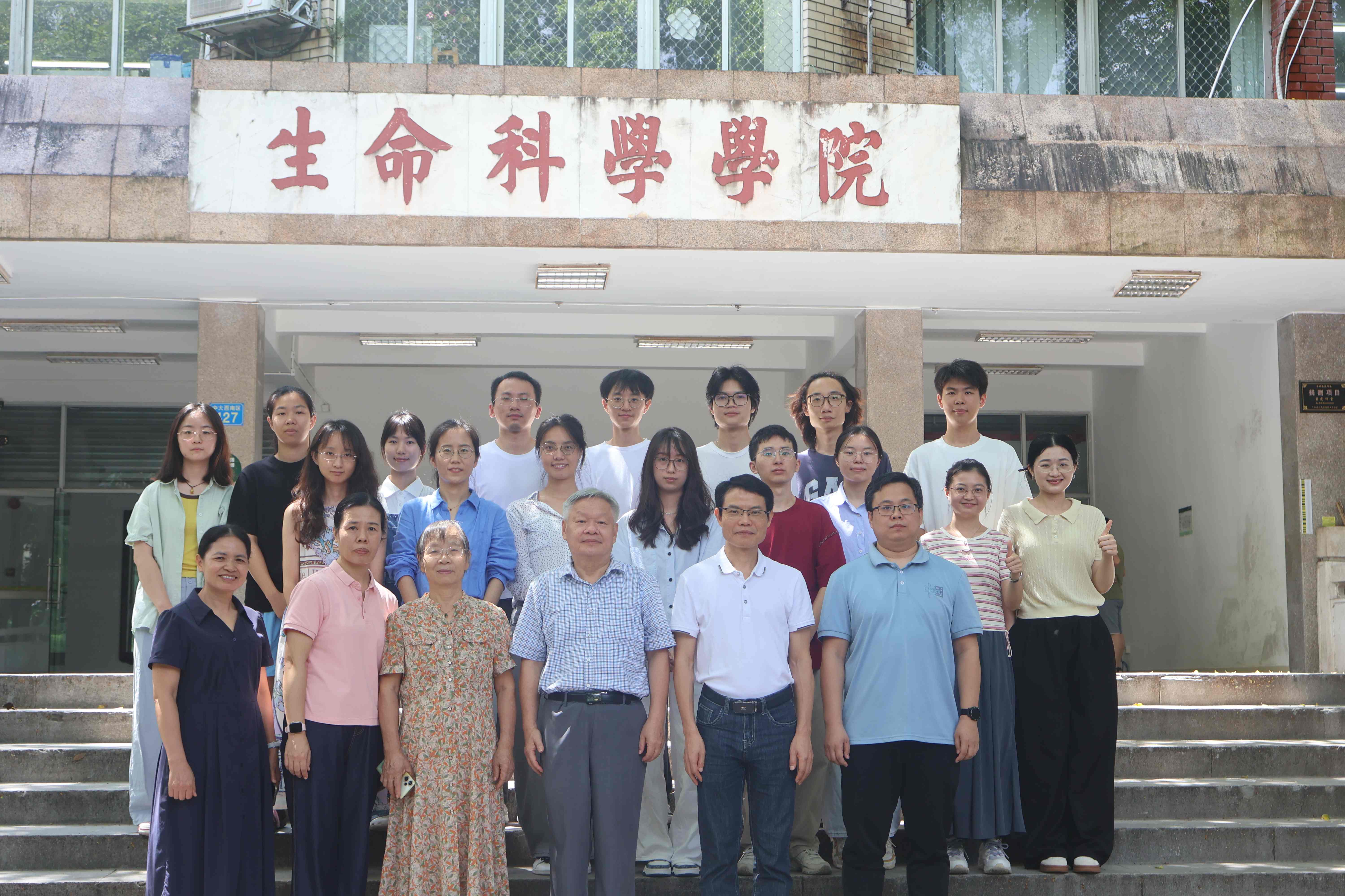 Yang Lab team photo 4